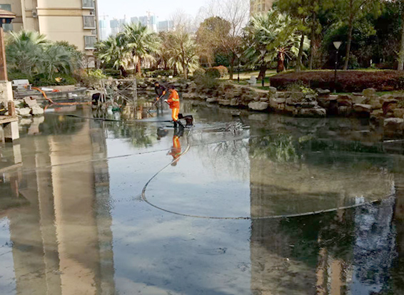 镇康景观池淤泥清理